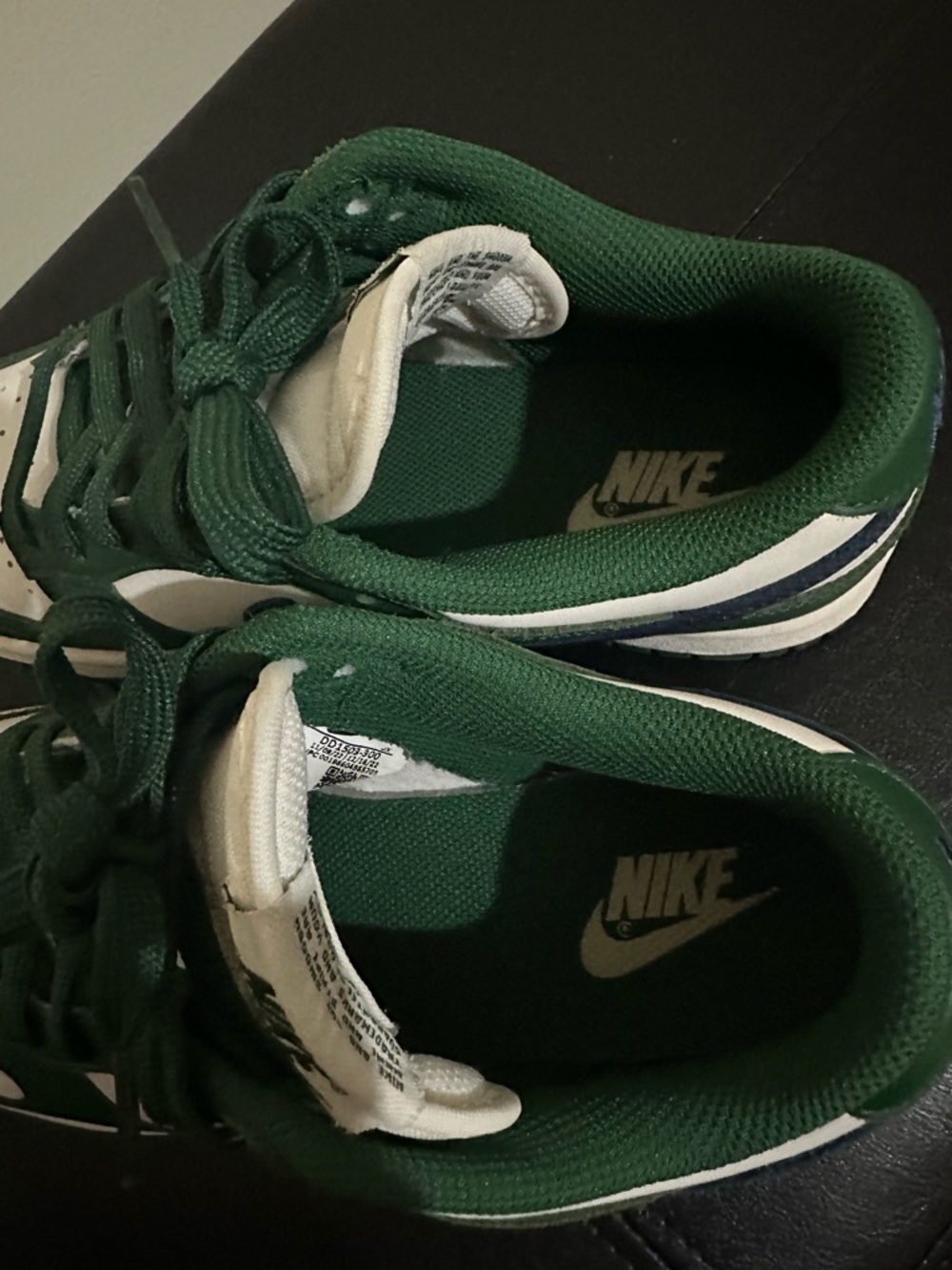 Nike Dunks White, Green and Navy Low-Top Sneakers - Picture 6 of 6